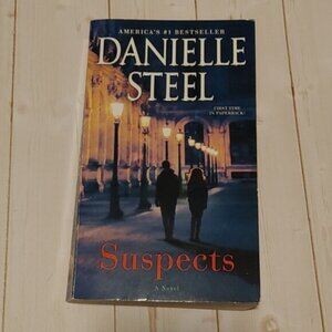Suspects By Danielle Steele Adult Fiction Novel Paperback Book